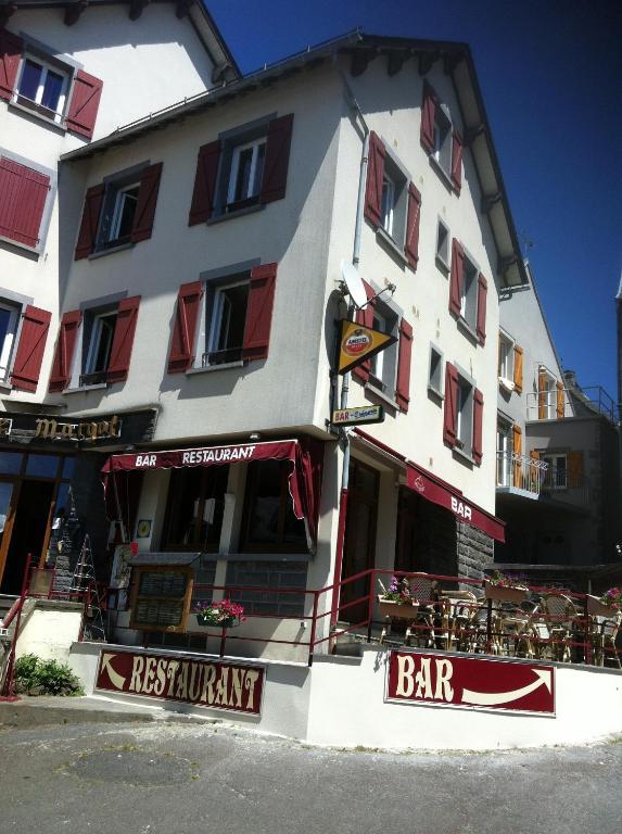 Hotel Restaurant La Reine Margot La Tour-dʼAuvergne Buitenkant foto